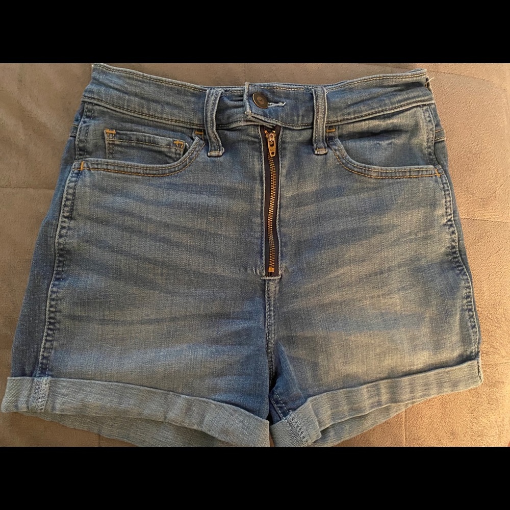 Hollister Jean Shorts Sz 26 Excellent condition